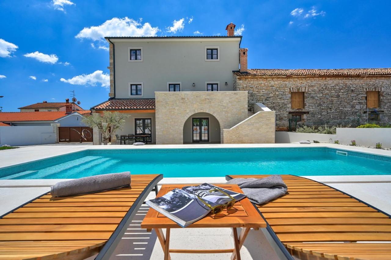 Villa Vitassi Pula Exteriör bild